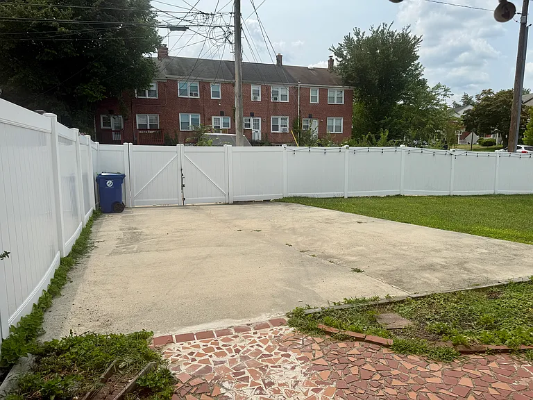1327 Walker Ave — Photo 6