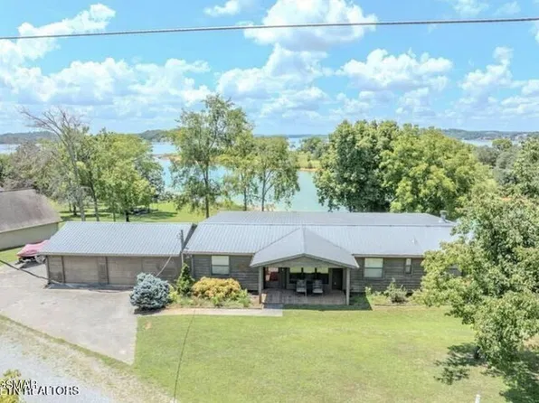 1369 Paradise Ln, Dandridge, TN 37725