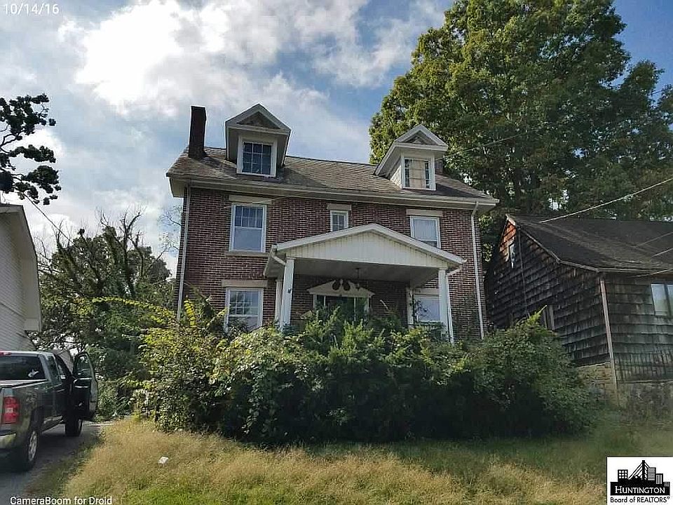 2nd image of 1633 Crestmont Dr