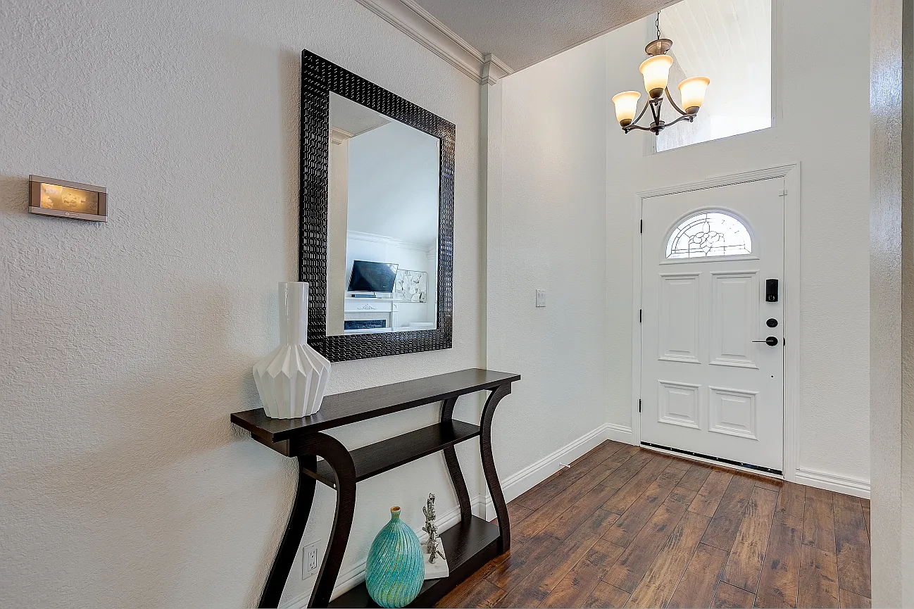 6 bed, 2866 sqft, $5,900 — Photo 2
