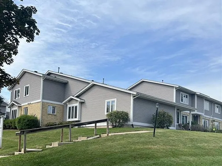 Madison Townhomes — Photo 4