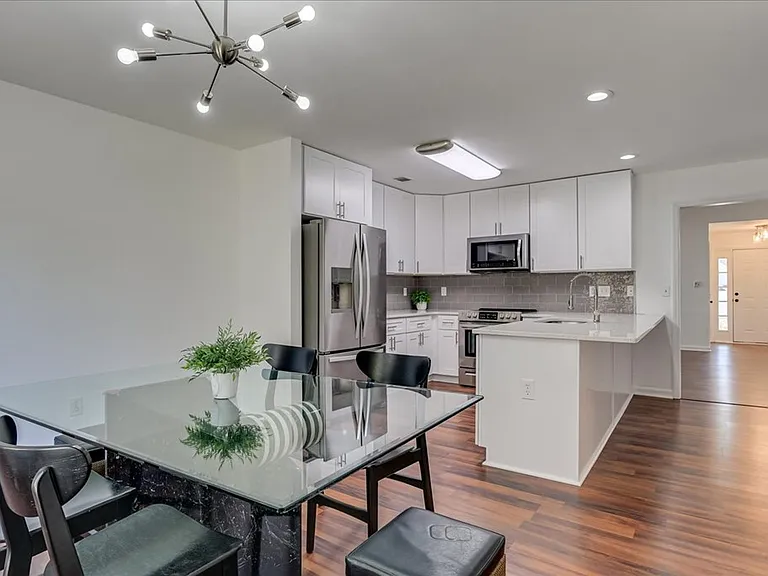 482 Connemara Trl — Photo 14