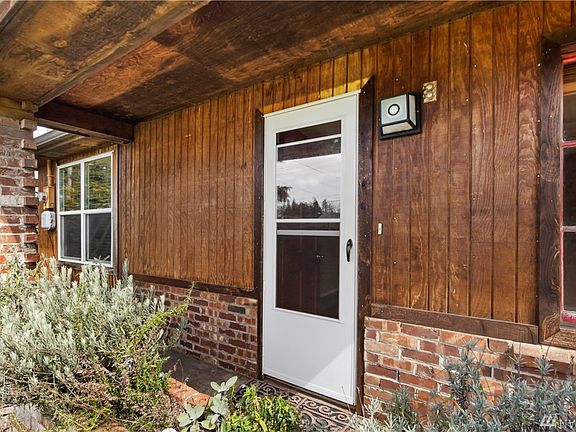 Welcome! Come on in and let your imagination run wild!