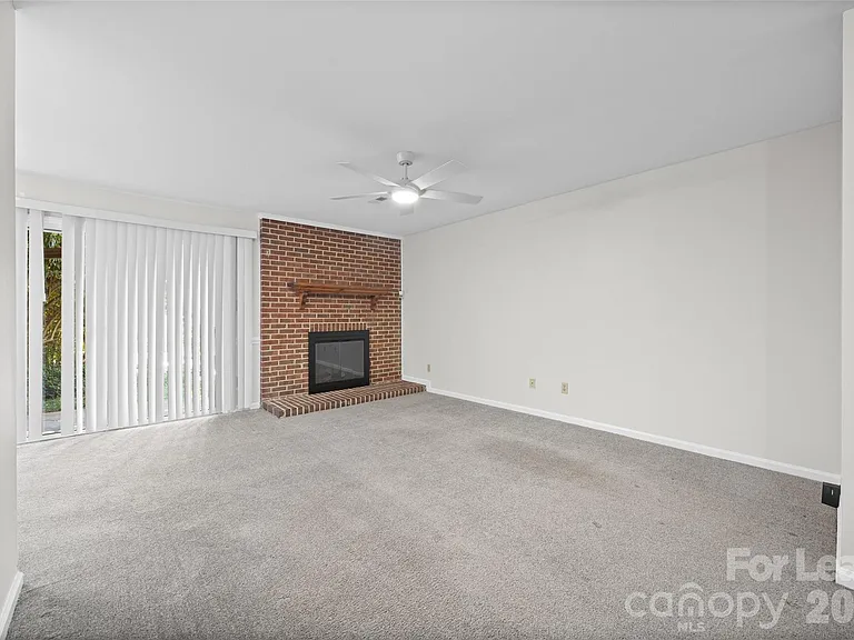 2920 Iron Gate Ln — Photo 4