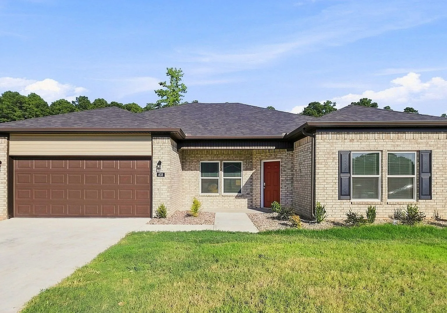 408 Redbud Ct — Photo 1