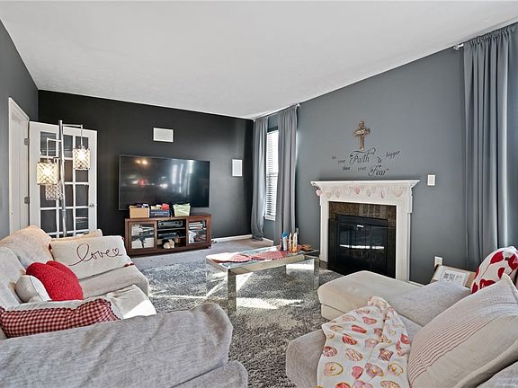 3rd image of 224 Foxwood Rd