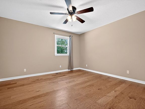 17th image of 214 Boyd Creek Rd