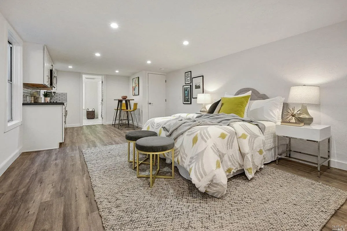 310 Butterfield Rd — Photo 4
