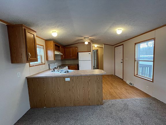 3rd image of 88 Schirra Ave #88