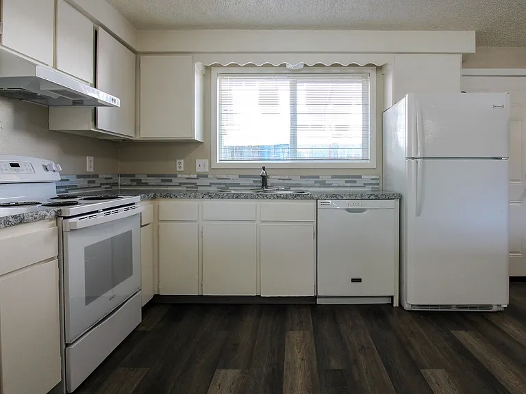 1543-1611 Salishan St SE — Photo 44