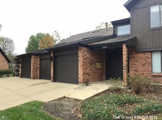 1400 Creekside Ct APT C, Elgin, IL 60123