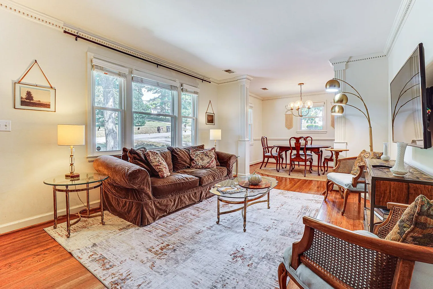 2 bed, 1.0 bath, 1065 sqft, $2,622 — Photo 1