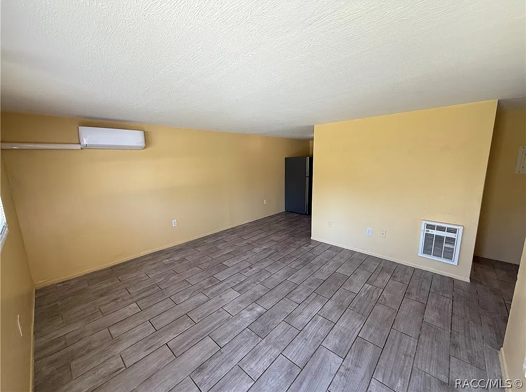 2 bed, 636 sqft, $1,200 — Photo 2