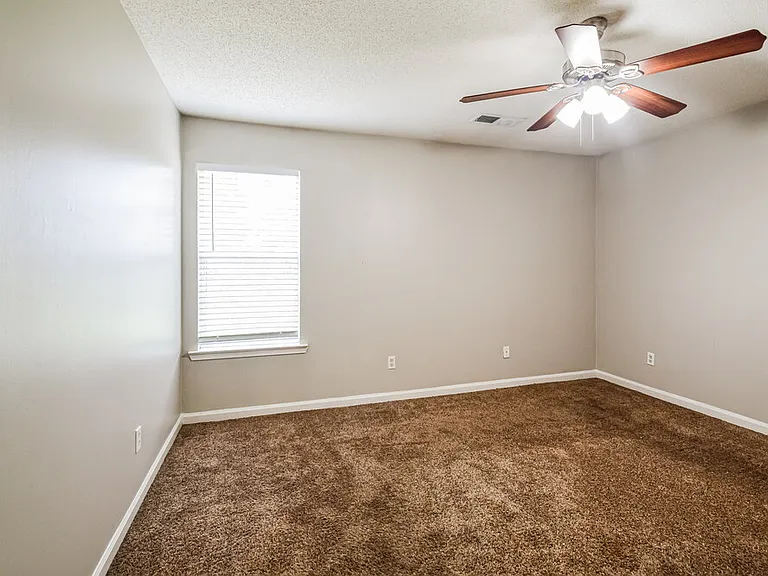 4506 Shadow Hollow Dr — Photo 13