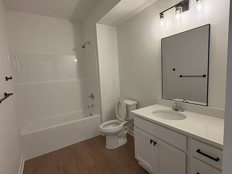 3138 Indianola Ave #104 — Photo 7