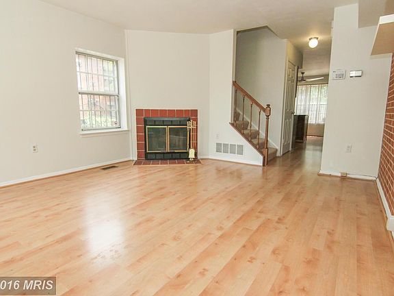 Living Room w/fireplace