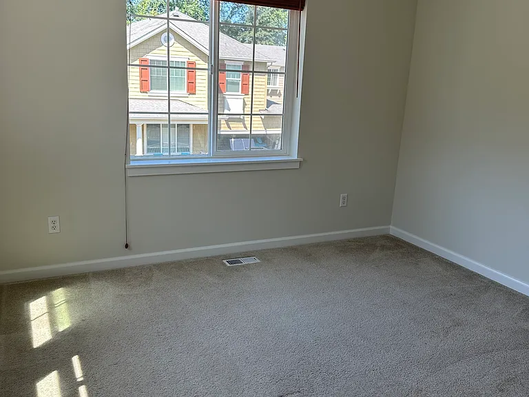 630 Kitsap Ave NE — Photo 9