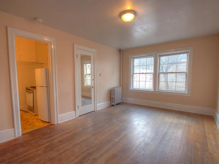 439 University Ave #4 — Photo 1
