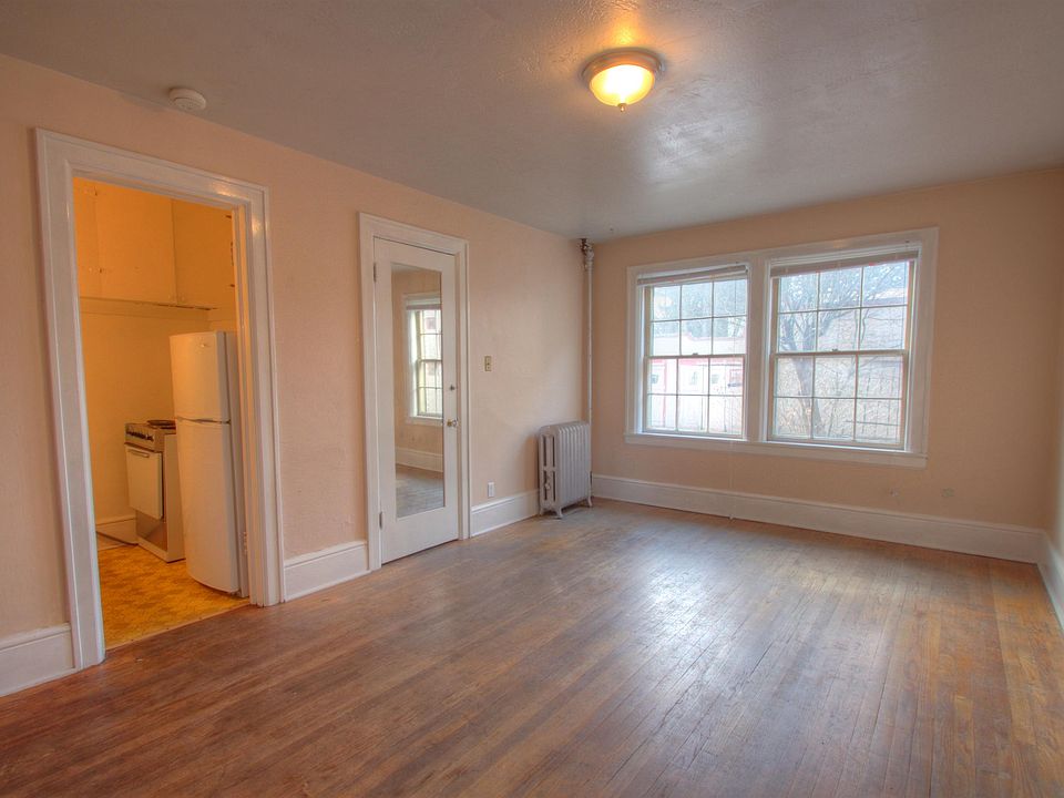 1st image of 439 University Ave #4