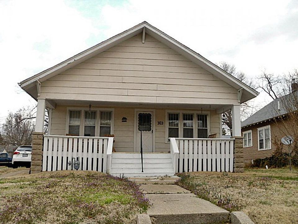 1st image of 303 E Quincy St