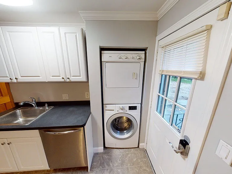 346 Chelsea St #2 — Photo 4