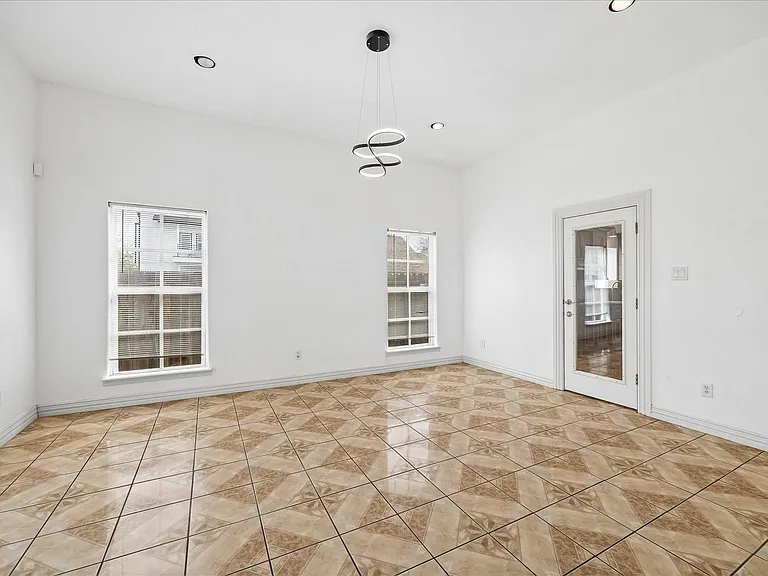 5027 Creekmont Dr — Photo 5