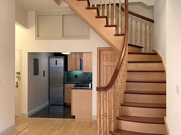 5th image of 25 W 70th St APT 4B
