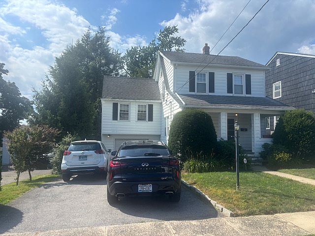1st image of 233 Gainsborg Ave