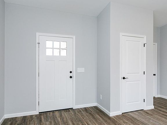 2nd image of 907 Kenblue Dr