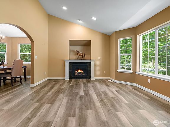 4th image of 17826 Overlake Court SE