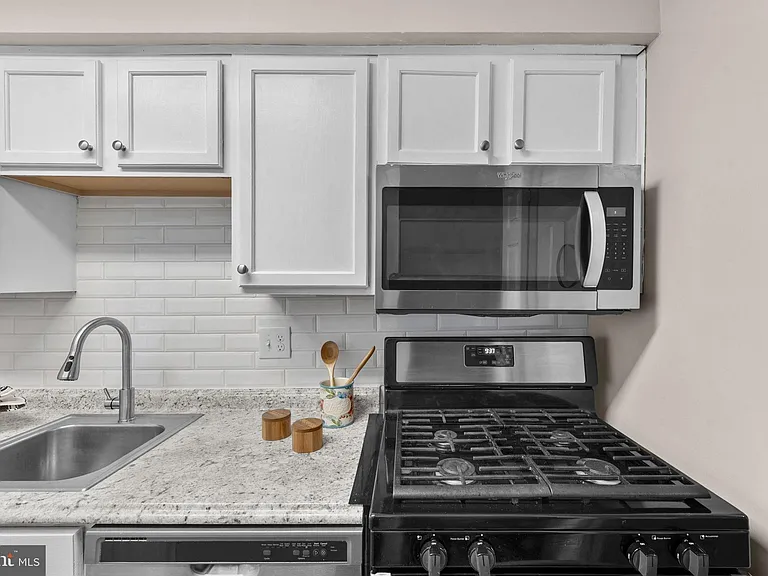 11240 Chestnut Grove Sq #157 — Photo 37