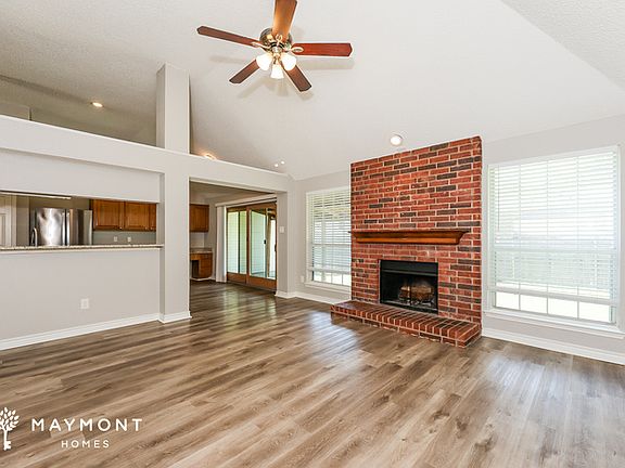 3rd image of 819 Crooked Creek Ln