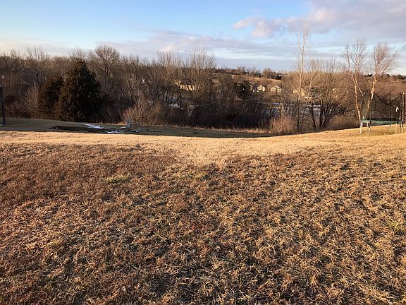 2nd image of 2100 Clifford Dr