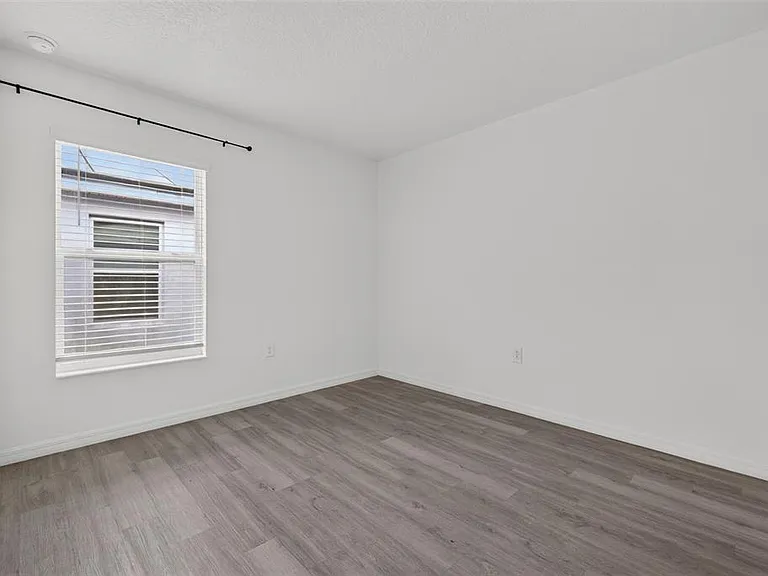 1097 Augustus Dr — Photo 15