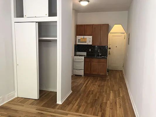 Rented by Waverly Realty Associates | media 40