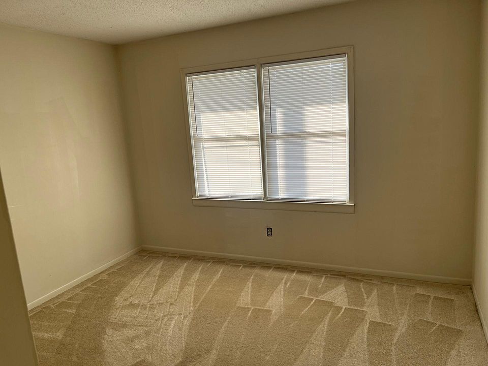 1st image of 110 Lanier Dr #14