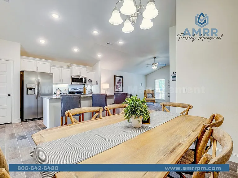 1718 Farmer St — Photo 2