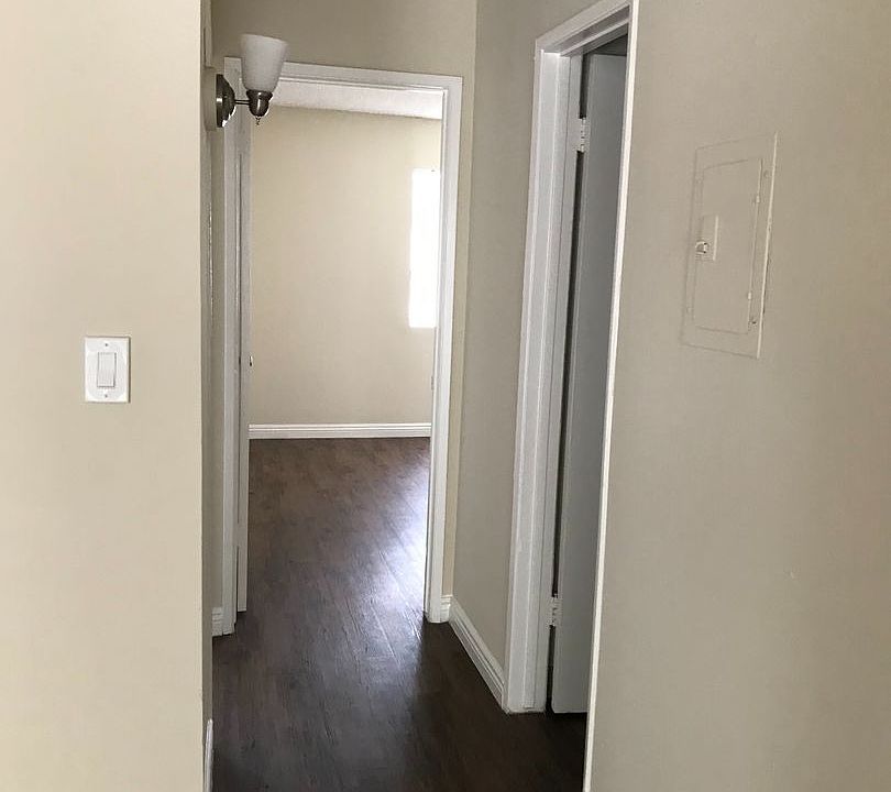 2nd image of 8751 Owensmouth Ave APT 9