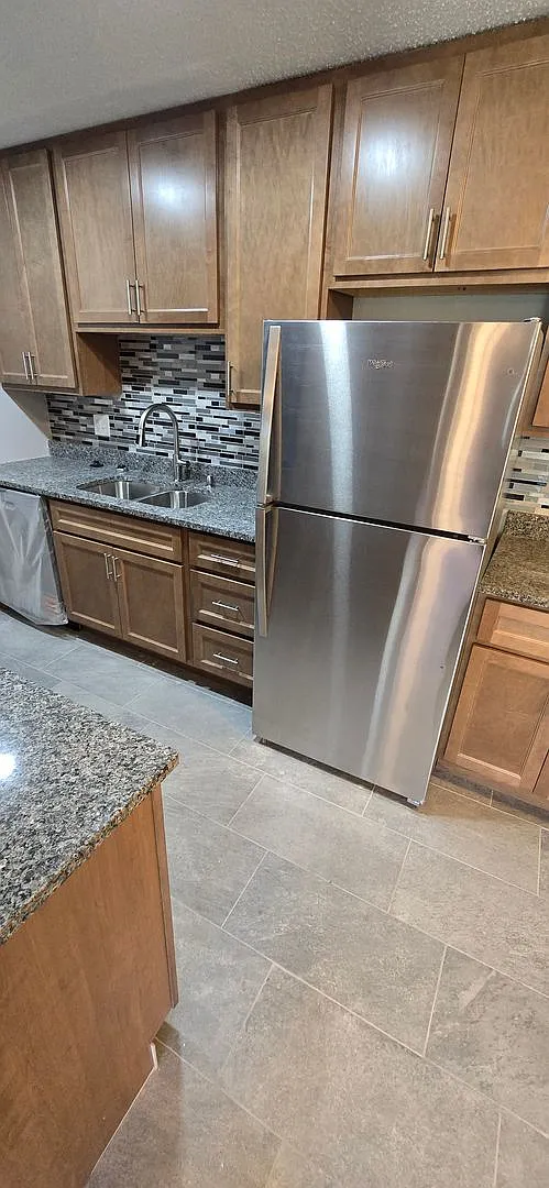 Beautifully Renovated Two Bedroom Condo in Ladue School District — Photo 1
