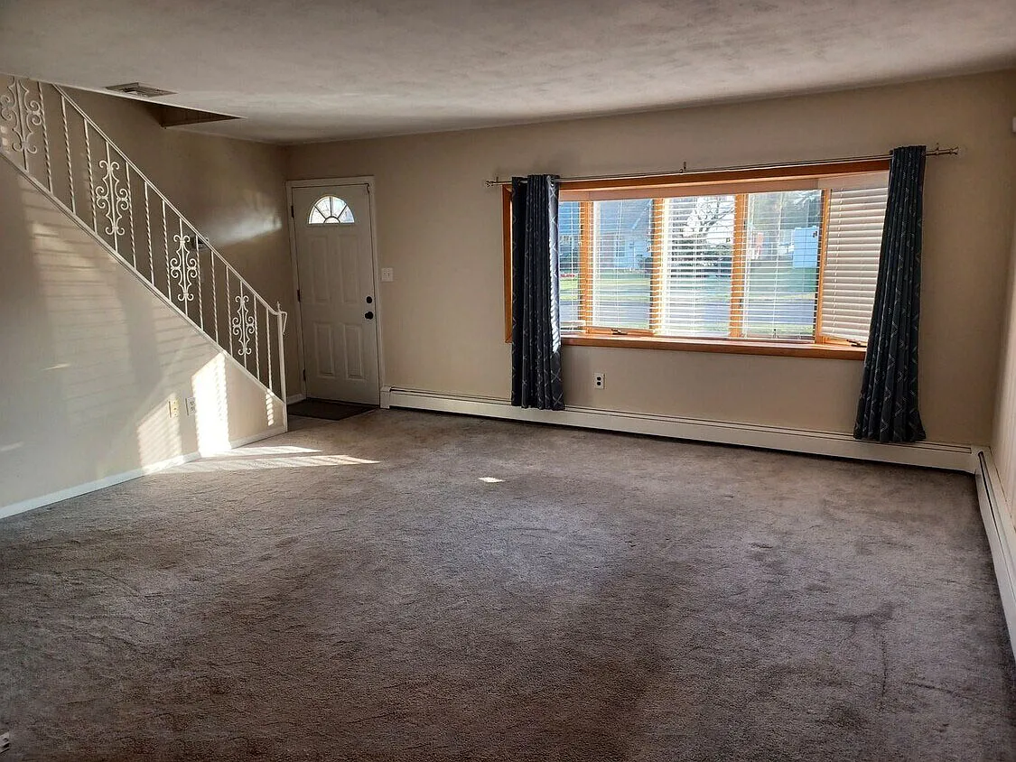 3 bed, 1238 sqft, $2,870 — Photo 2