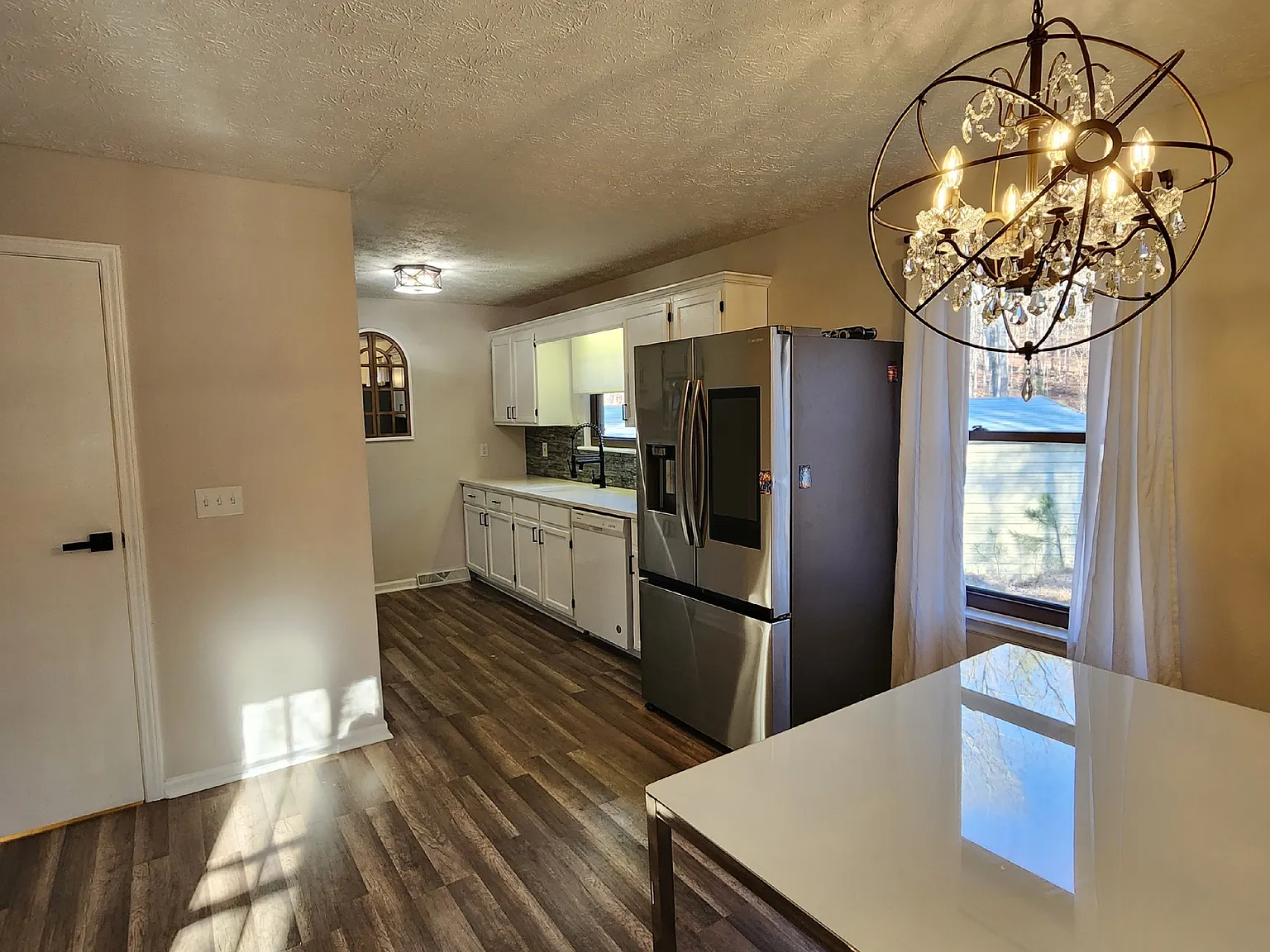 4 bed, 2300 sqft, $2,350 — Photo 3