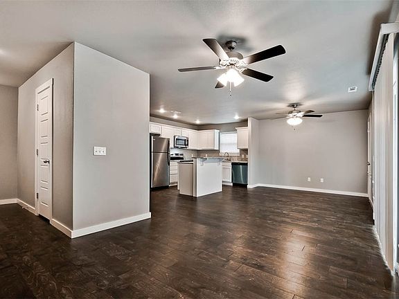 3rd image of 2815 Lakewood Dr