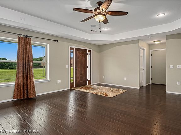 4th image of 146 Greystone Ln