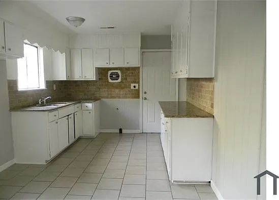 3 bed, $1,200 — Photo 4
