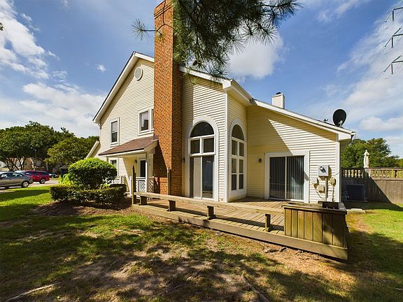 3rd image of 815 Shoal Creek Trl