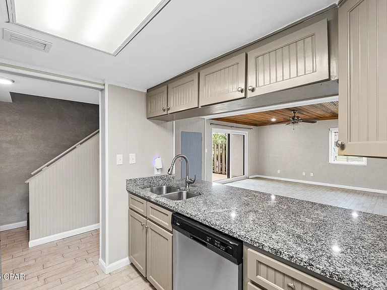 6901 N Lagoon Dr #1 — Photo 14