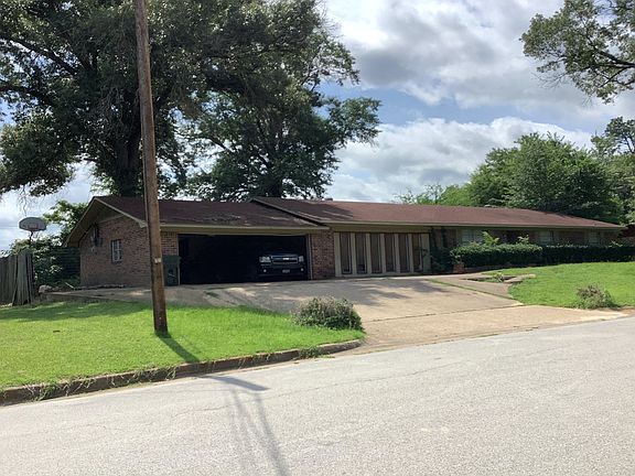 3rd image of 613 Sunnyhill Dr