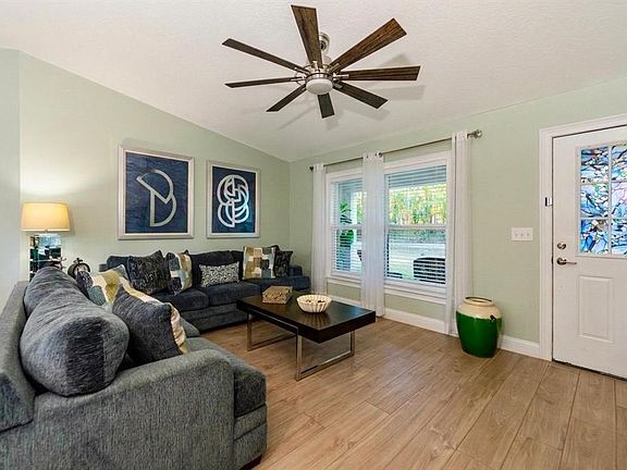 4th image of 238 Oak Lane Way