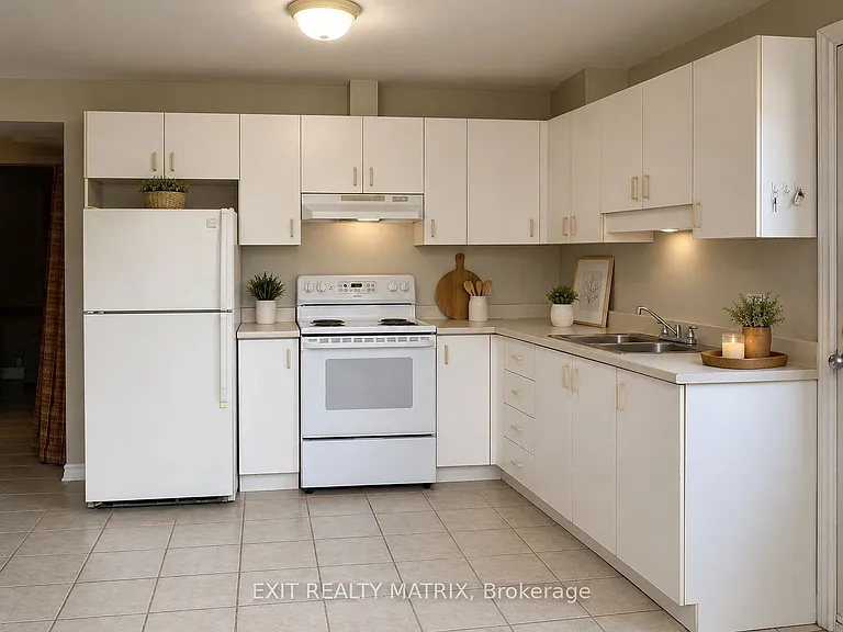 742 Laval St — Photo 4