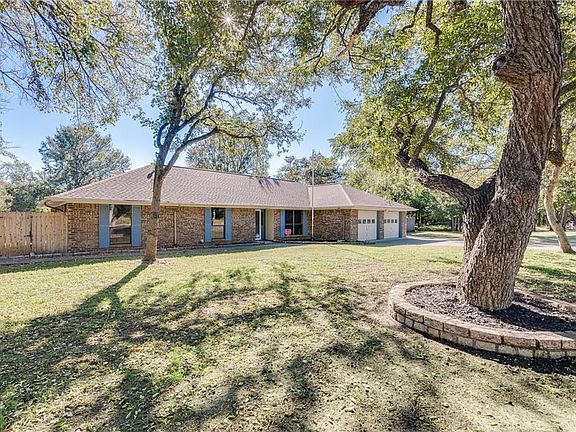3rd image of 1303 Spanish Trail Dr